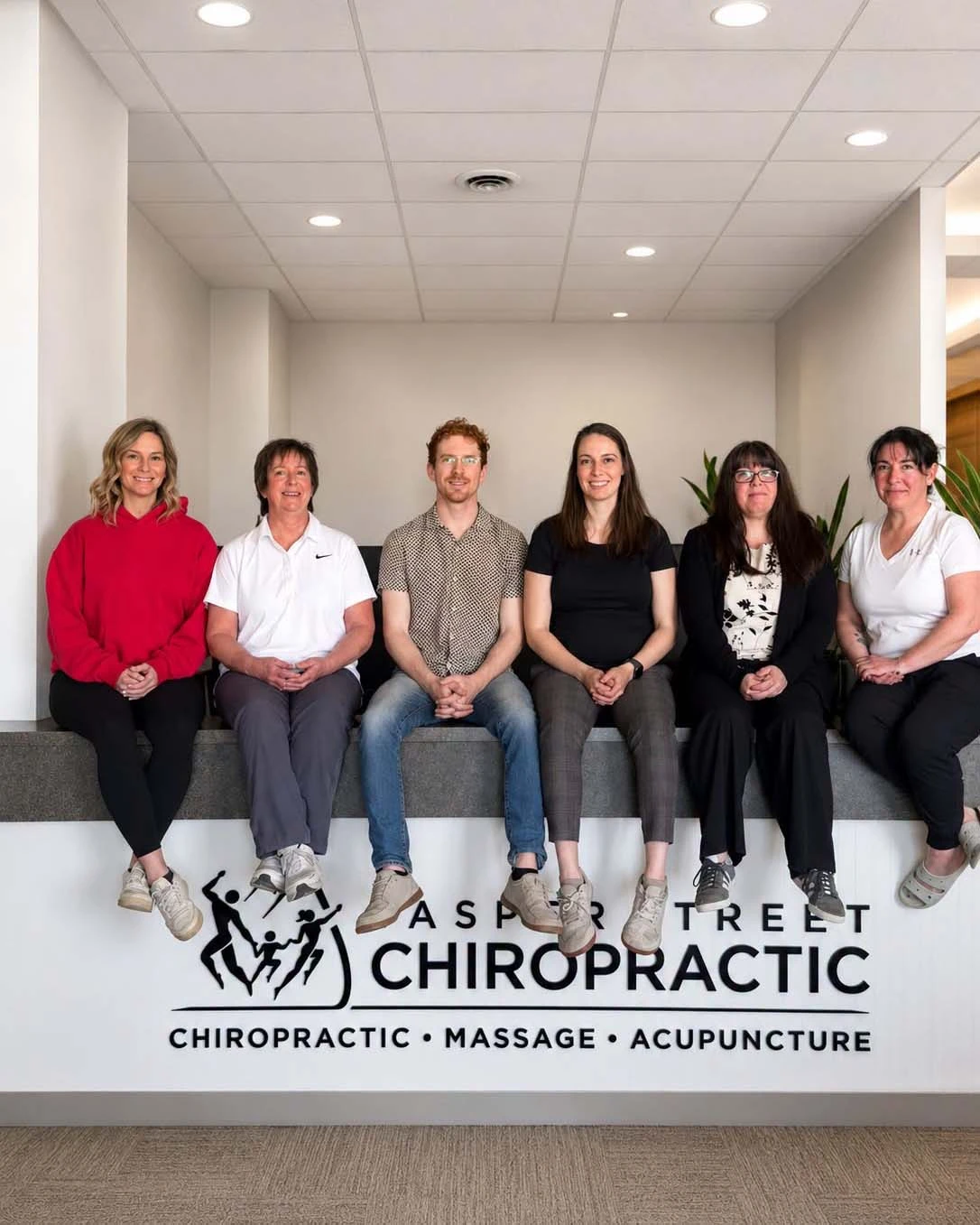 The Jasper Chiropractic team together at the clinic